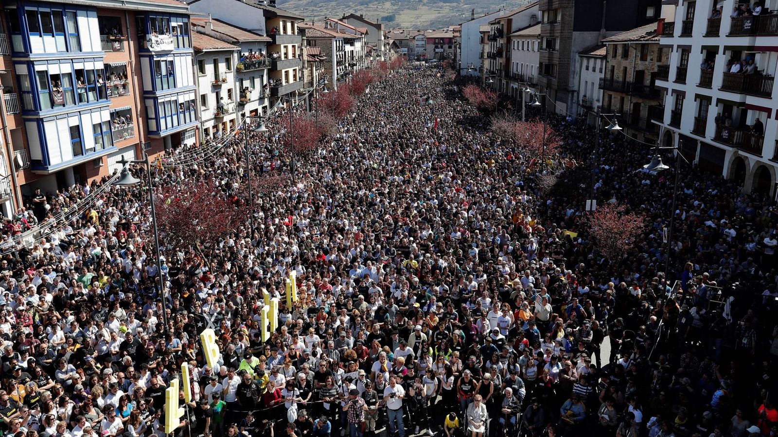 Foto: Imagen de la manifestación celebrada en Alsasua contra la sentencia de la Audiencia Nacional. (EFE)
