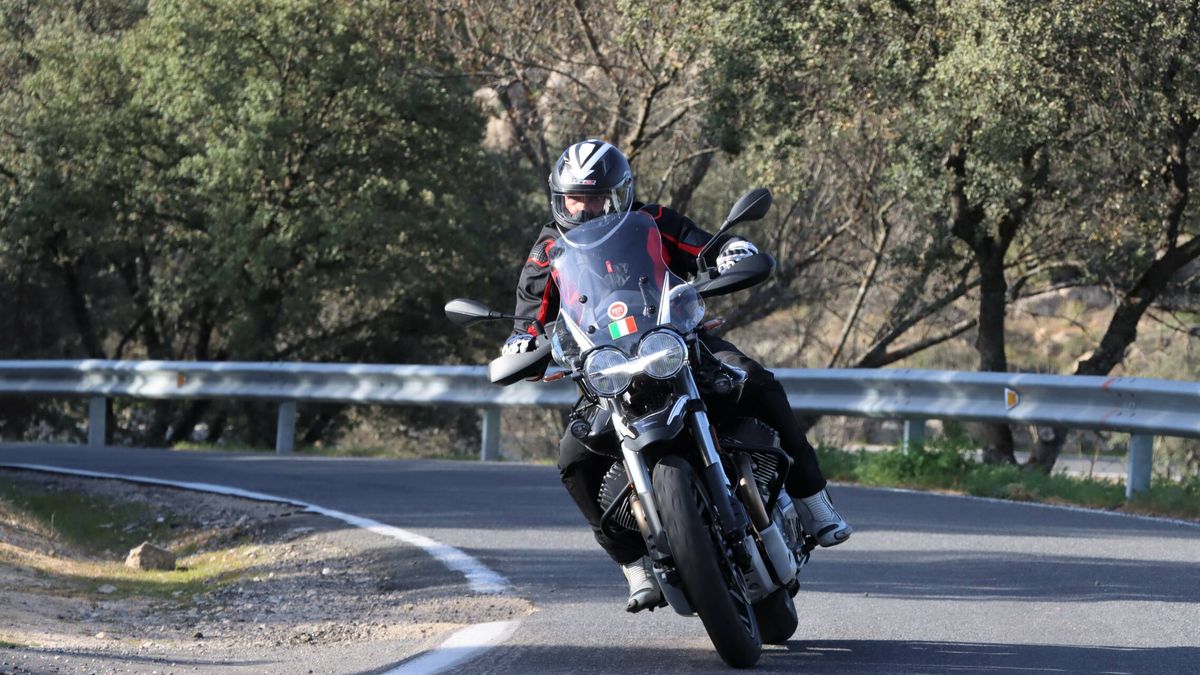 Probamos la Moto Guzzi V85 TT Guardia d'Onore, elegante y distinguida