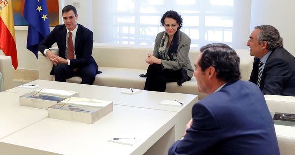 Foto: Reunión del presidente del Gobierno, Pedro Sánchez, con la patronal y los sindicatos en Moncloa. (EFE)