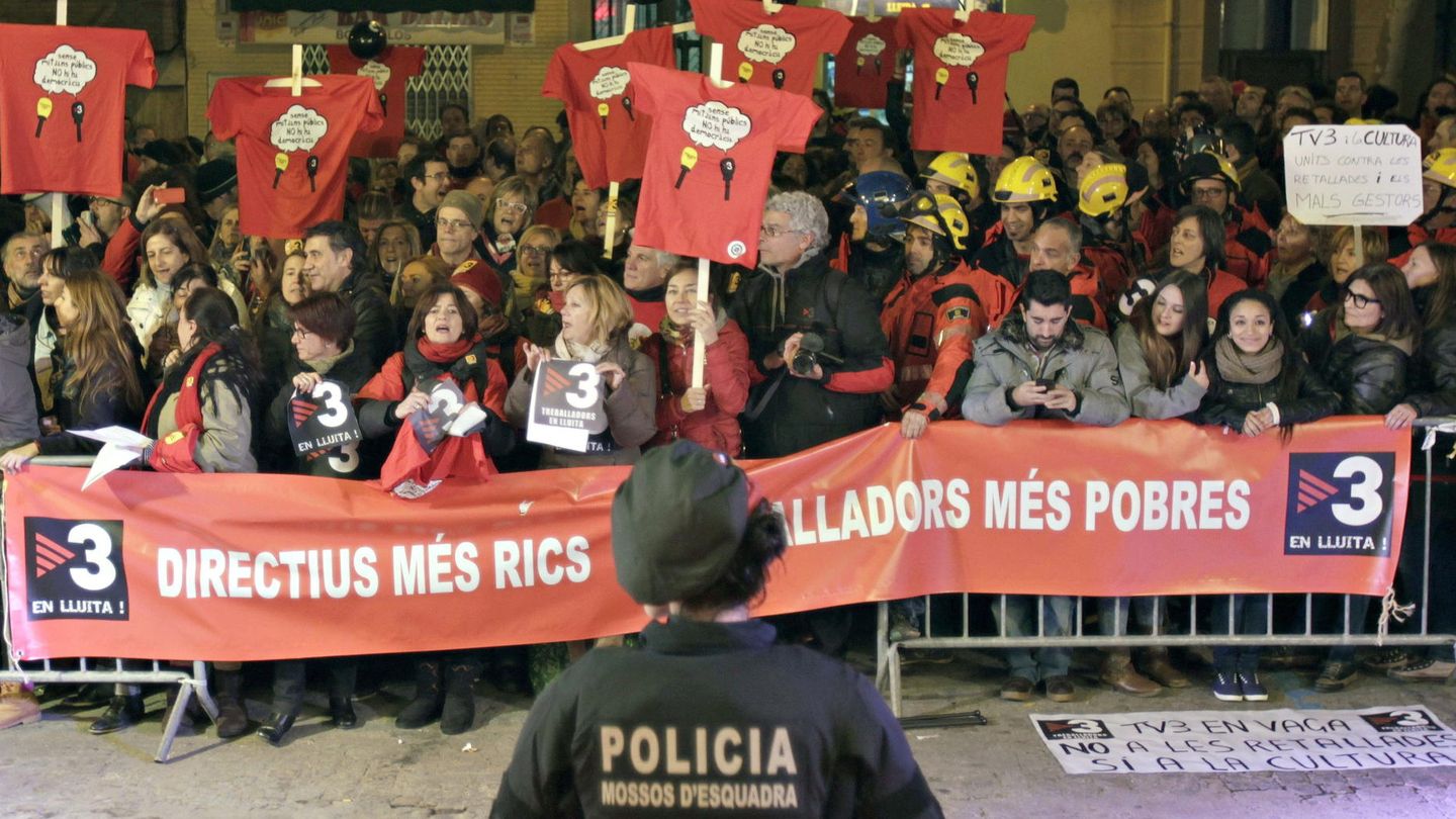 Protesta de trabajadores de TV3 en febrero. (Efe)