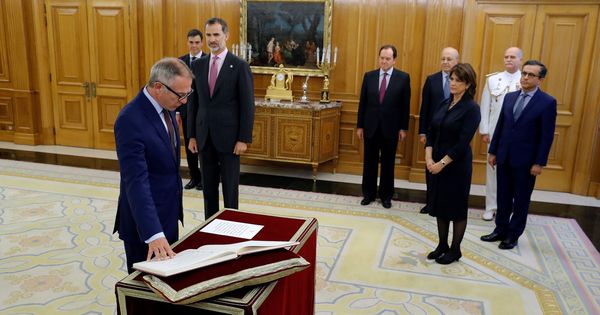 Foto: José Guirao promete su cargo ante el Rey. (EFE)