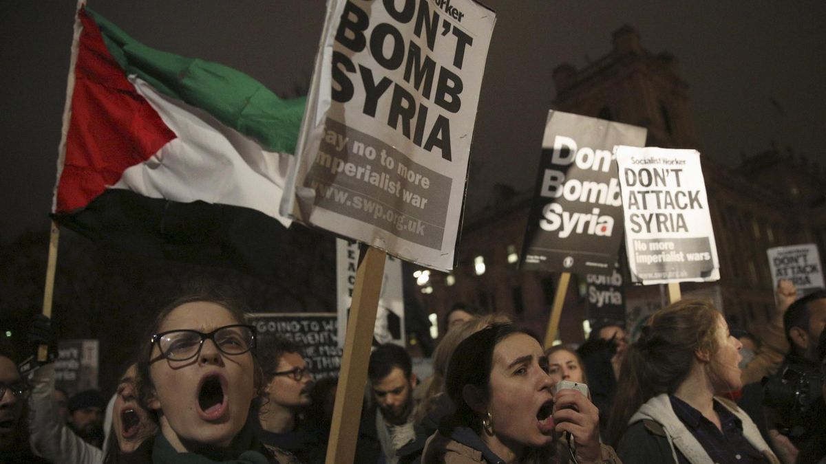 Reino Unido bombardea instalaciones petroleras del ISIS en el este de Siria