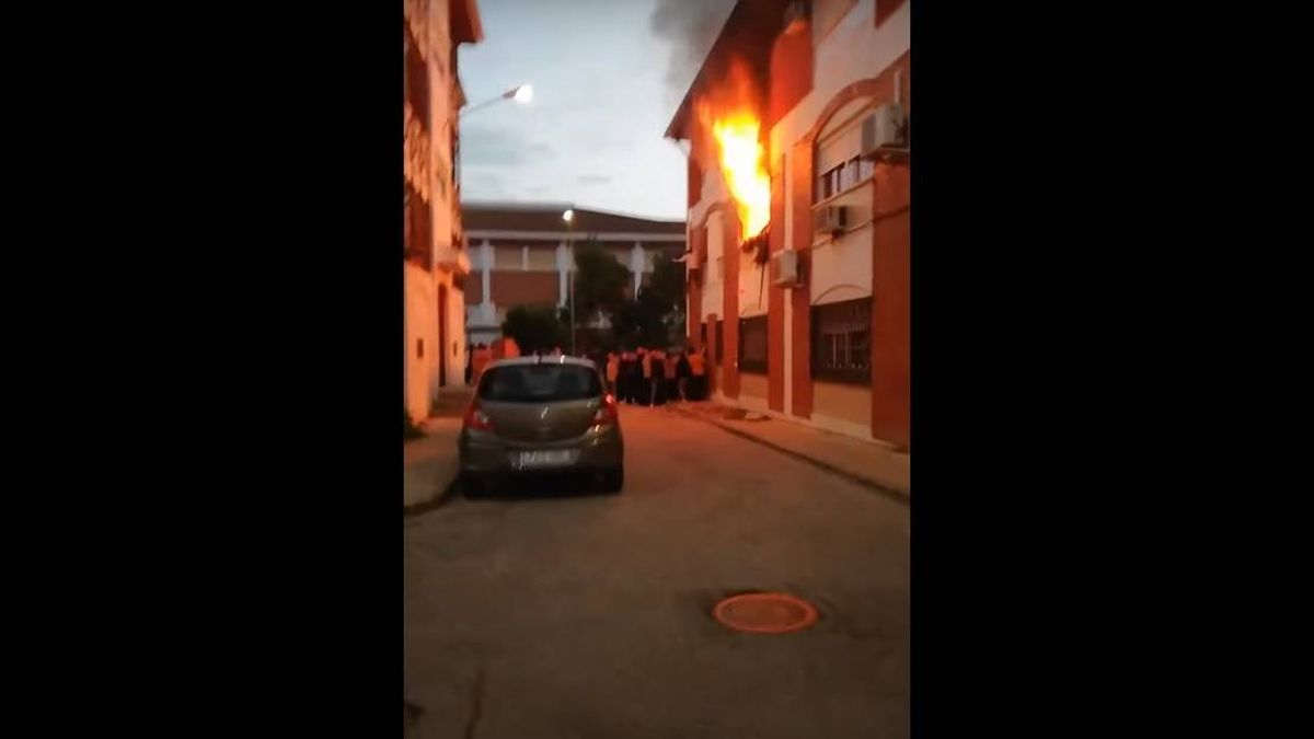 Una mujer se lanza desde el tercer piso de su casa en Huelva para escapar de un incendio