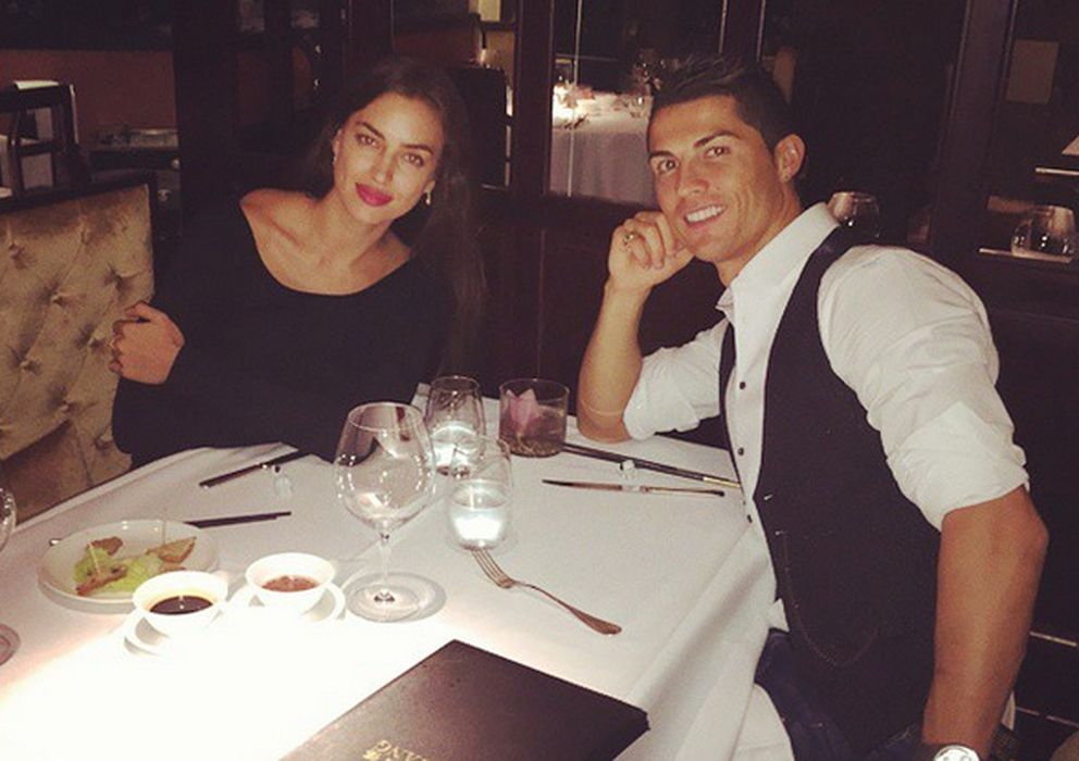 Foto: Cristiano Ronaldo e Irina Shayk este domingo cenando en un restaurante de Madrid (Instagram)