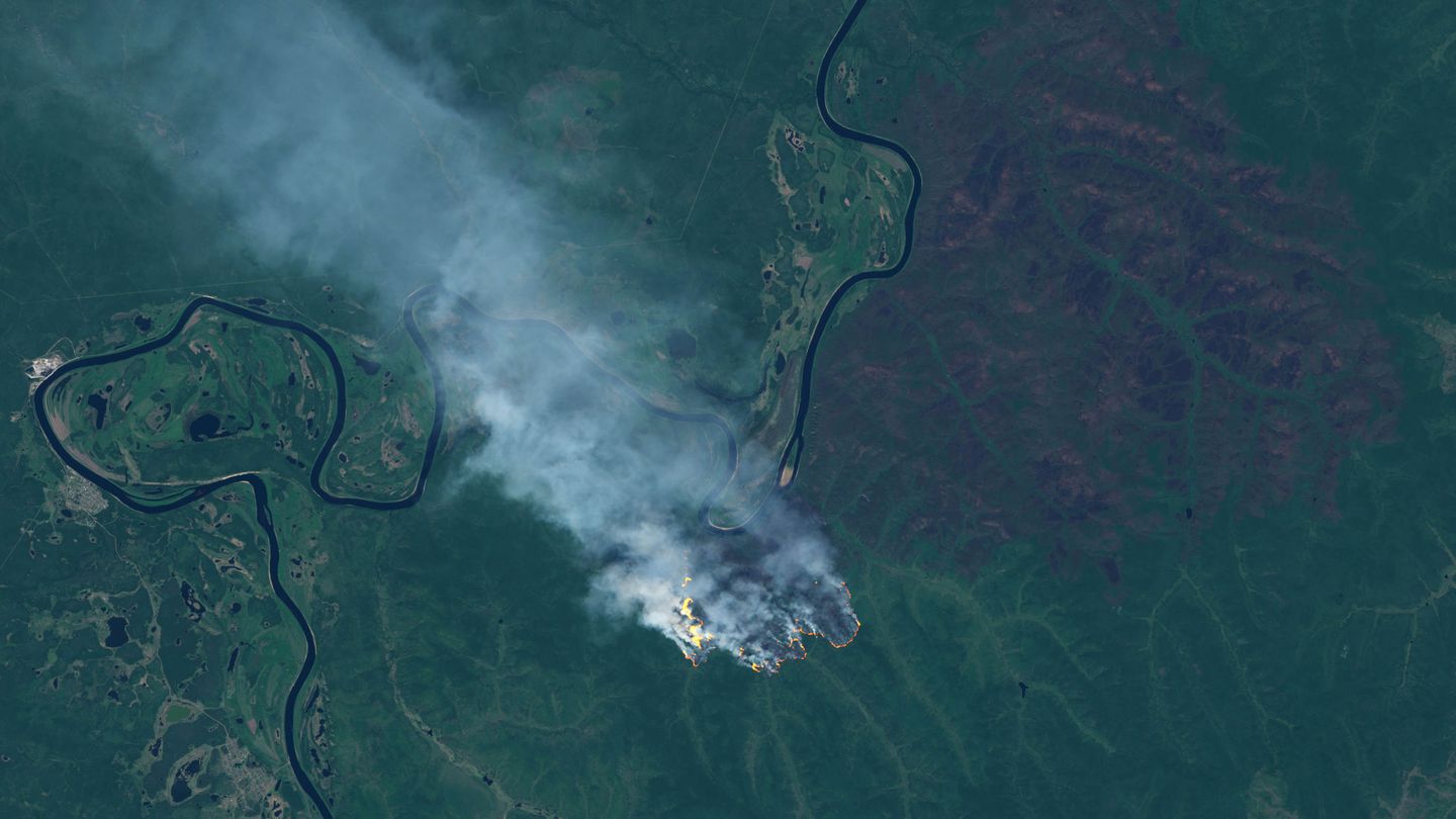 Imagen de un incendio forestal en Rusia tomada por Copernicus. (Maxar Technologies)