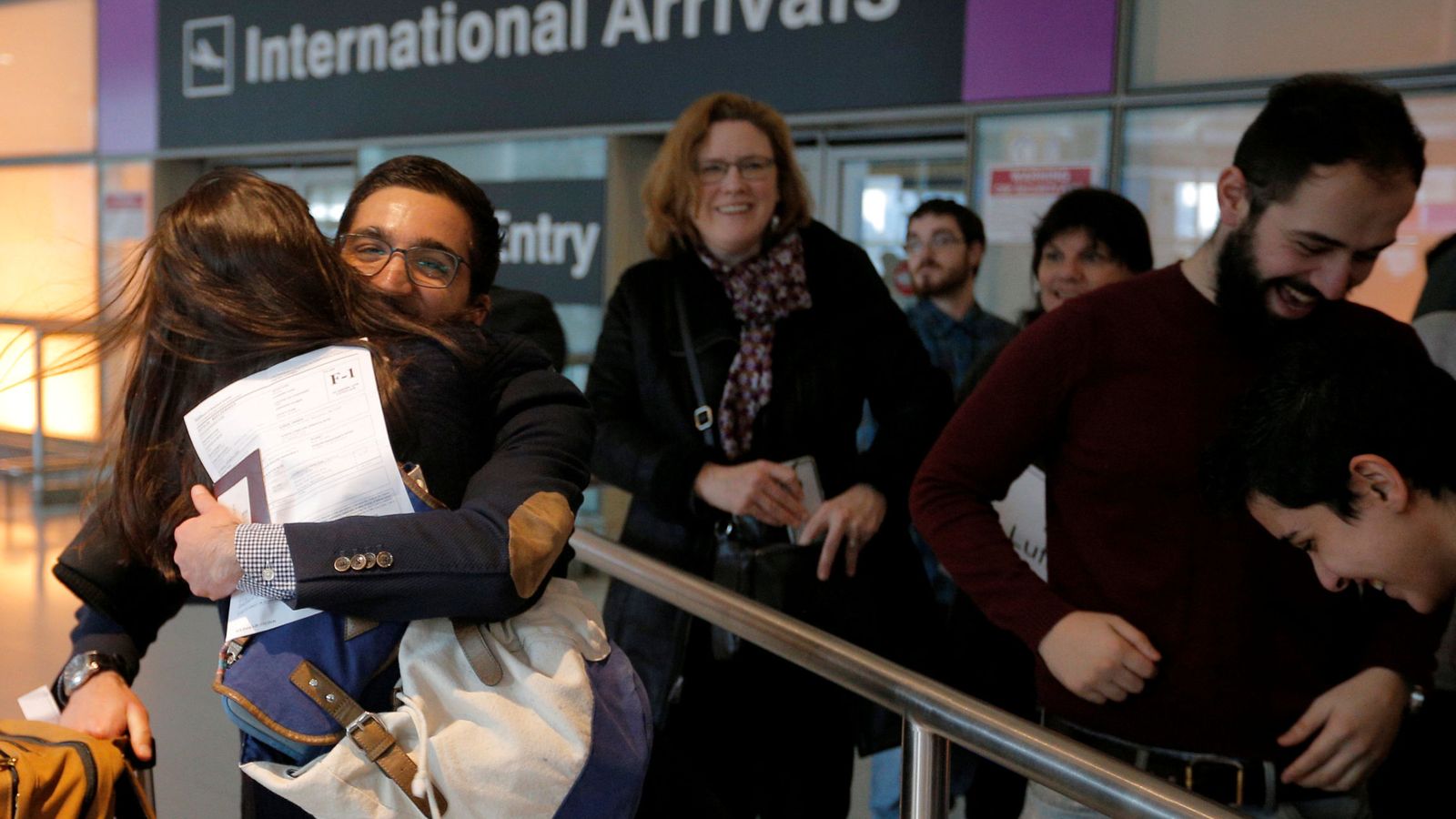 Foto: Puerta de llegadas en el aeropuerto internacional de Boston, en Massachusetts. (Reuters)