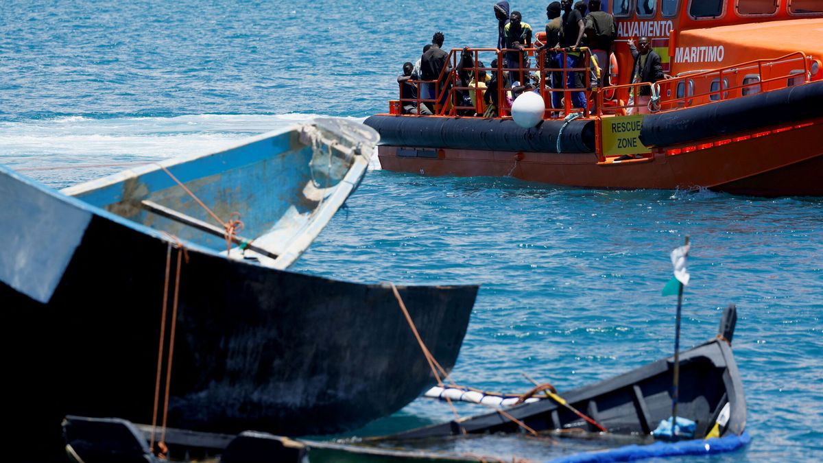 El Defensor del Pueblo abre una investigación de oficio sobre la patera que naufragó a 150 km de Canarias
