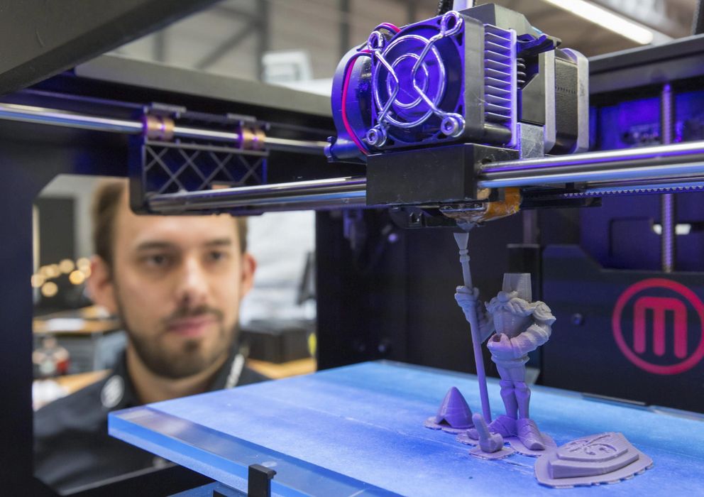 Foto: Una impresora 3D expuesta en la última edición de la Feria "Rapid.Tech", celebrada el pasado mes de mayo en Alemania. (EFE)
