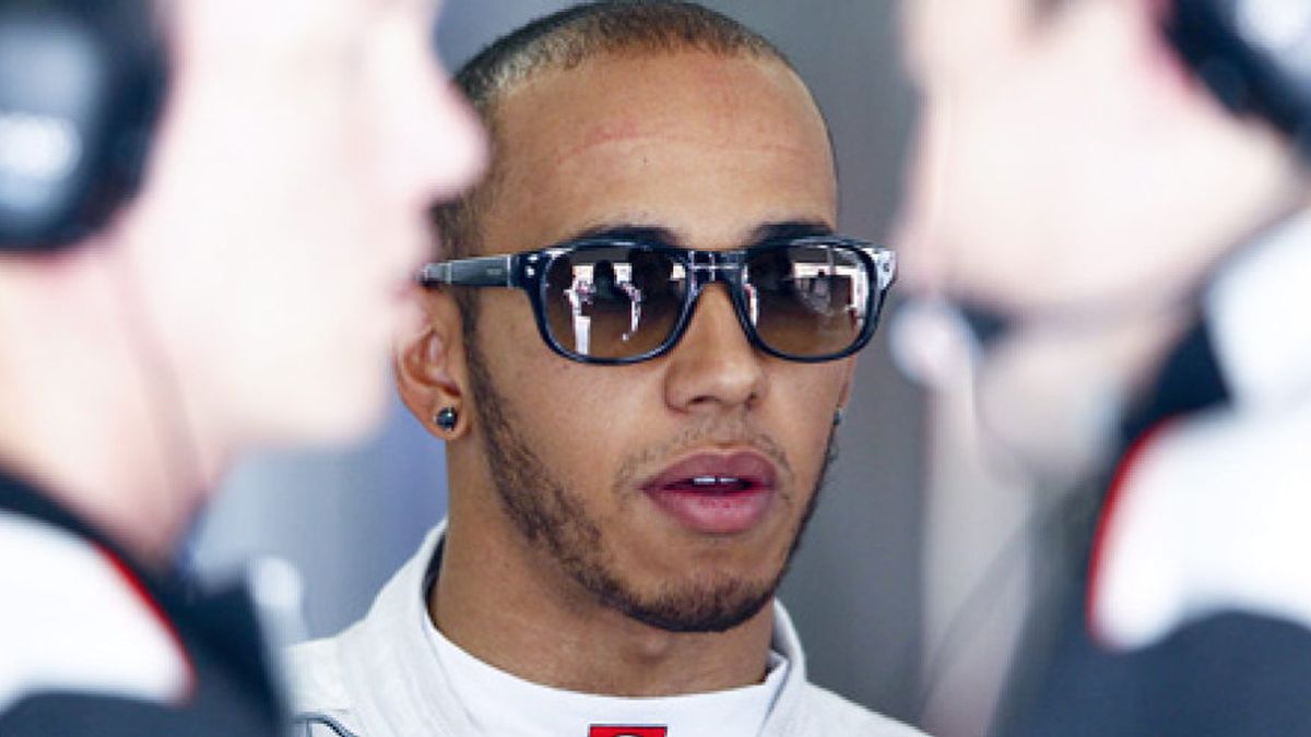 Lewis Hamilton, el corcho flotando en un McLaren que hace agua
