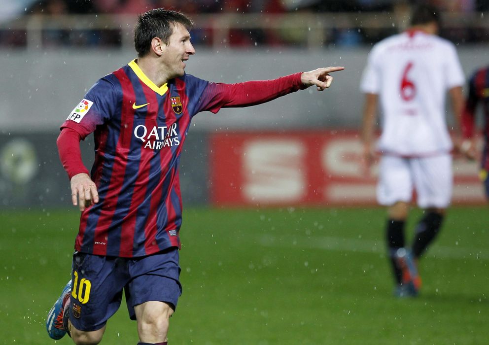Foto: Messi celebra uno de los goles marcados al Sevilla (EFE)