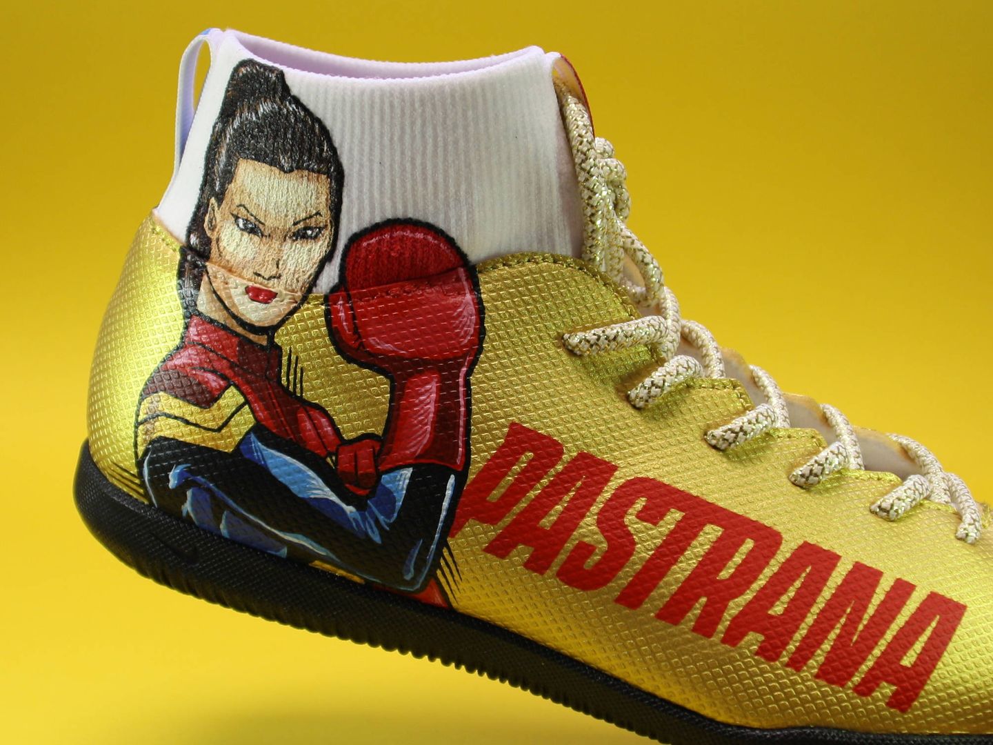 Detalle de las zapatillas que calzará Joana Pastrana en su combate de este sábado. (Foto: MelonKicks)