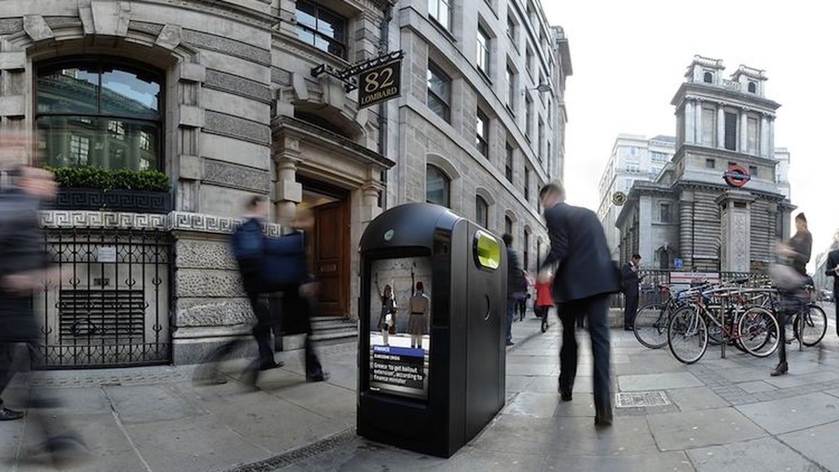 El día que Londres decidió espiar a sus peatones a través de papeleras wifi