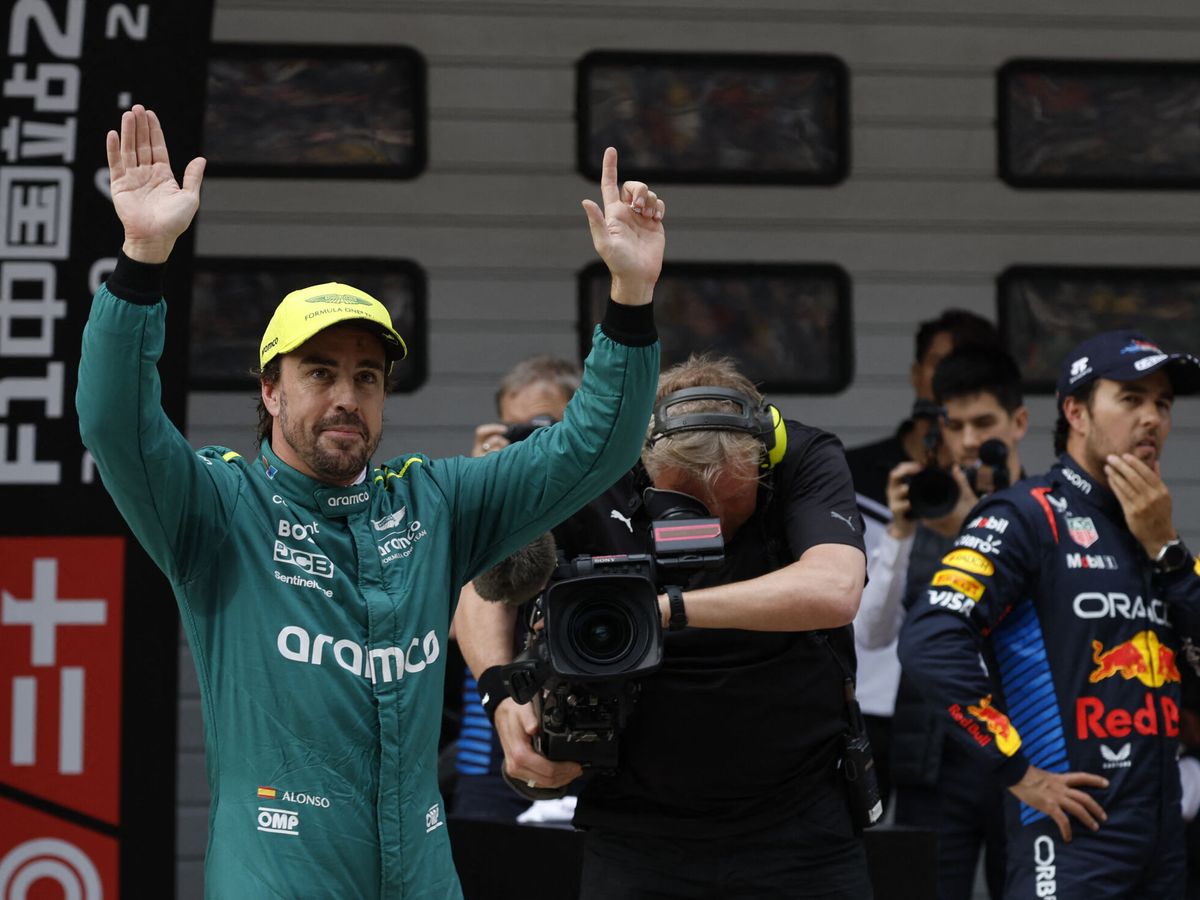 Foto: Fernando Alonso, al termino de la clasificación en Shanghái. (Reuters/Tyrone Siu)