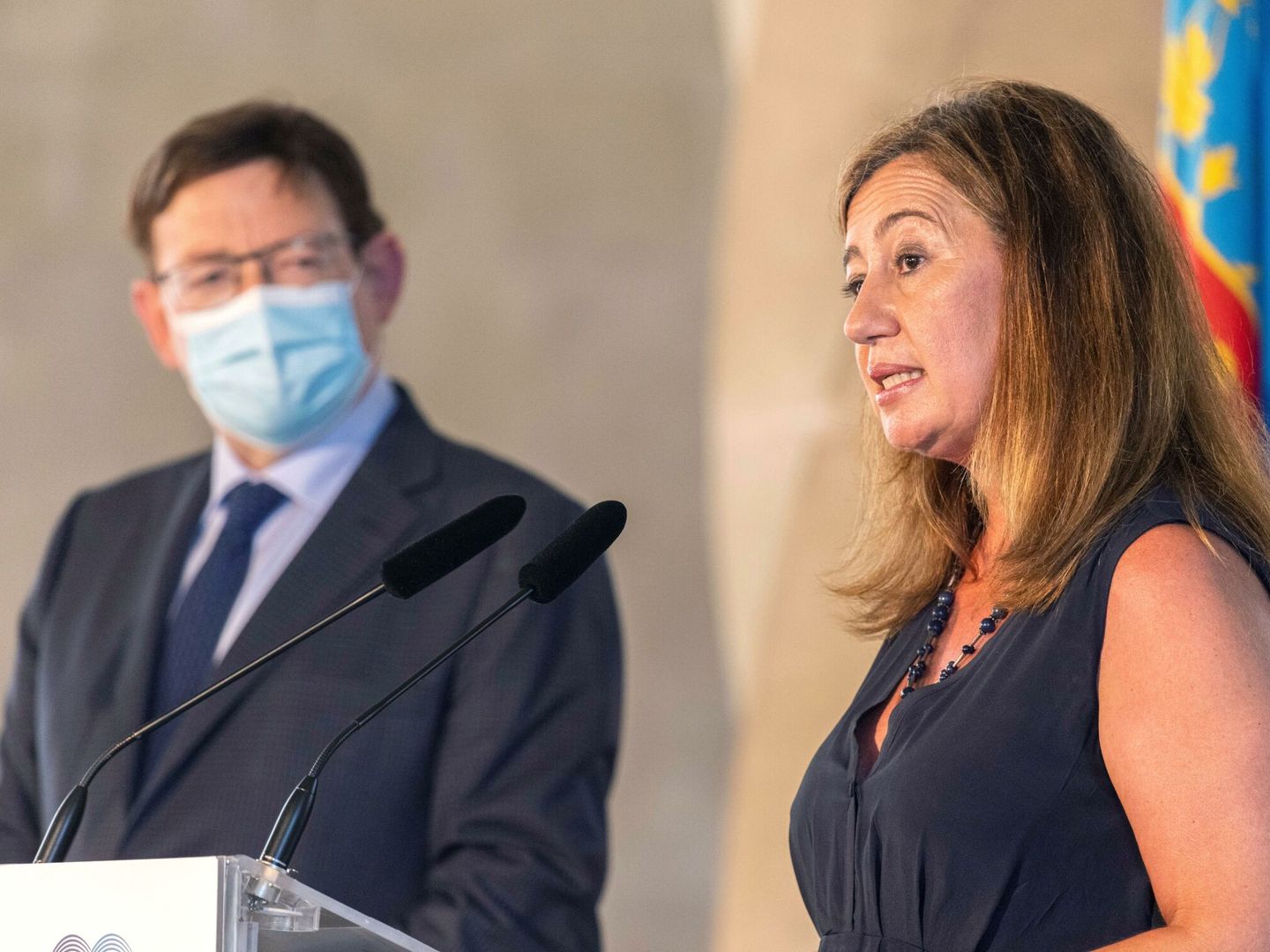 El presidente de la Comunidad Valenciana, Ximo Puig (i), y la presidenta Balear, Francina Armengol (d). (EFE) 