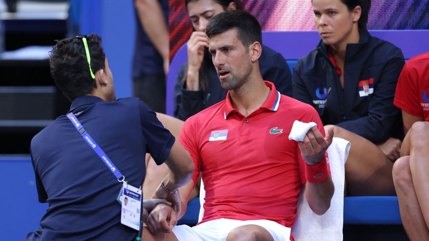 Djokovic, atendido por molestias en su muñeca. (EFE/EPA/Richard Wainwright)