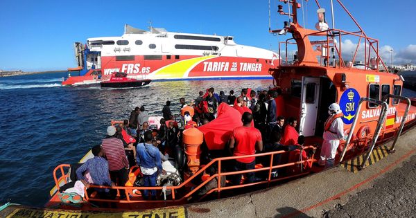 Foto: Inmigrantes rescatados en el Estrecho. (EFE)