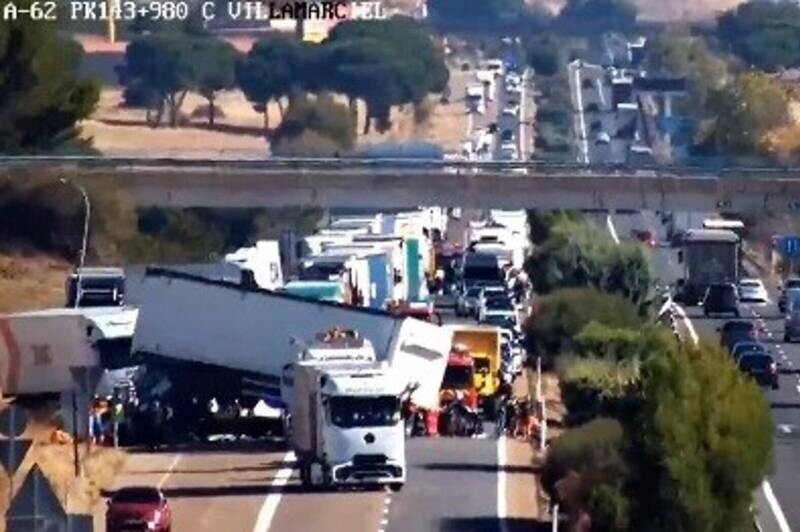 Foto de Al menos un muerto en un accidente entre tres camiones y dos turismos en Valladolid