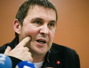 Otegi llena su agenda gracias al tripartito vasco: nueve reuniones secretas desde el atentado de Barajas