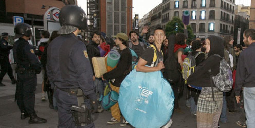 Foto: La Policía desaloja a unas 150 personas acampadas en la Puerta del Sol