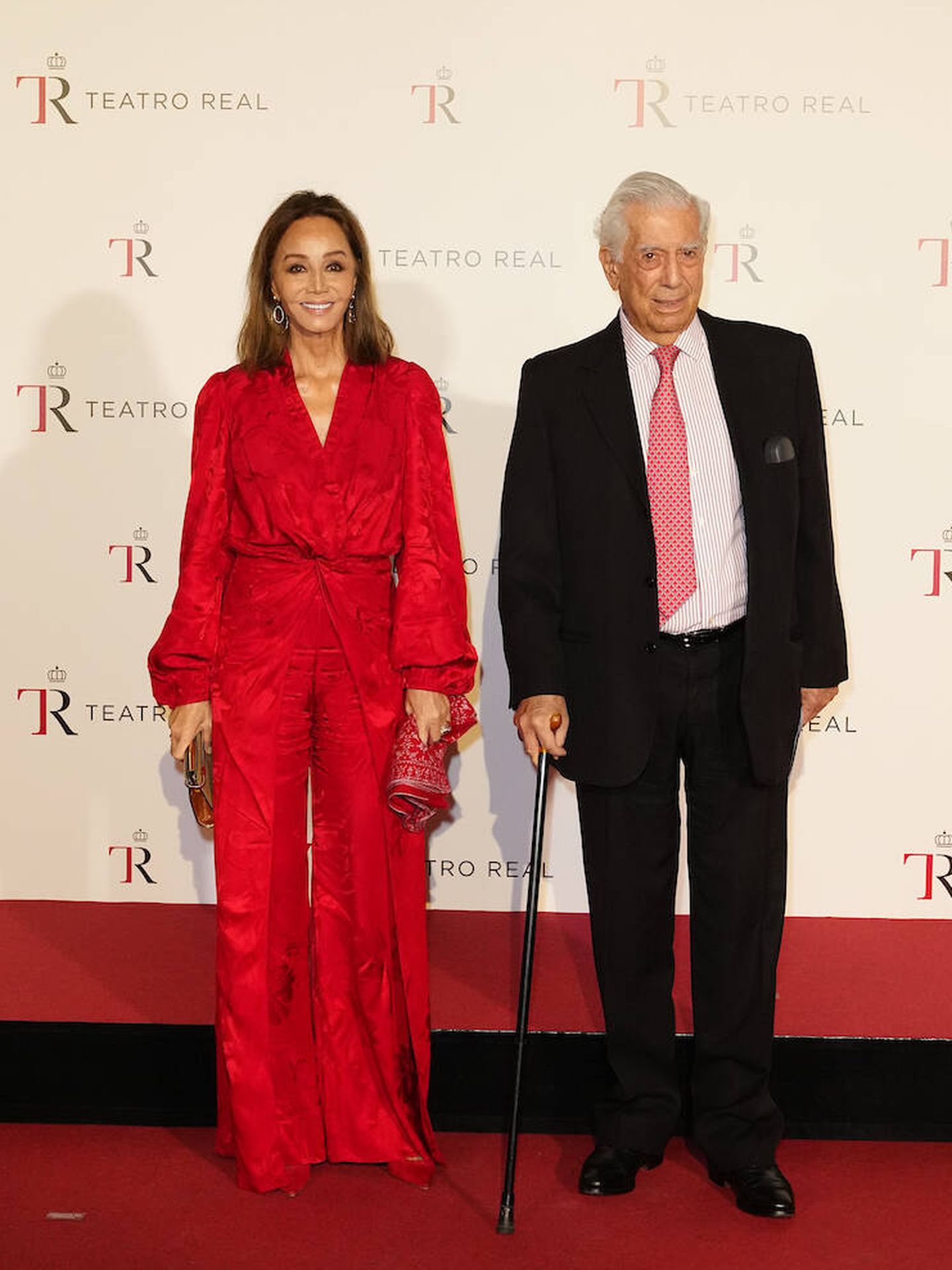 Isabel Preysler y Mario Vargas Llosa asisten al estreno de la nueva temporada en el Teatro Real. (Limited Pictures)