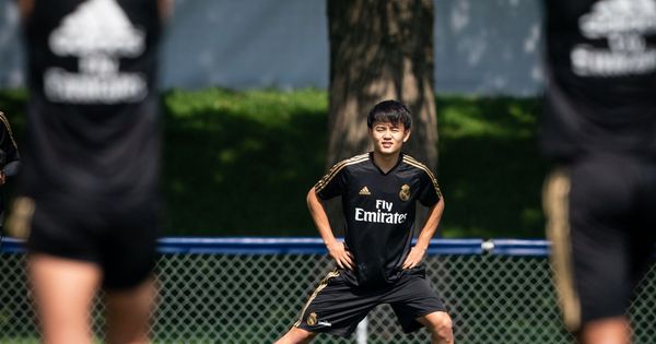 Foto: Takefusa Kubo, durante un entrenamiento del Real Madrid en Montreal. (EFE)