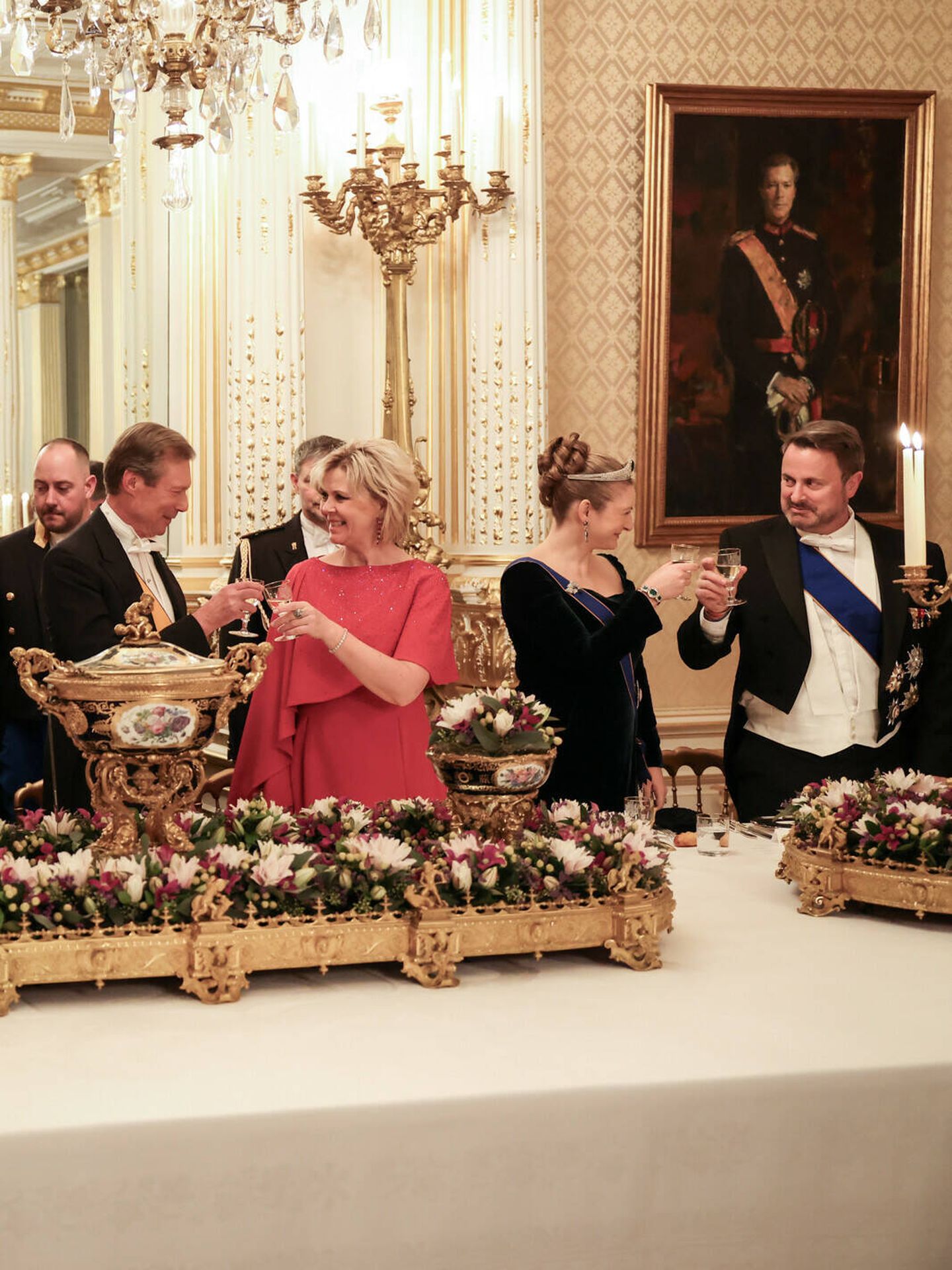 Stéphanie de Luxemburgo, durante la cena, con la tiara Chaumet. (Casa Ducal/Sophie Margue)