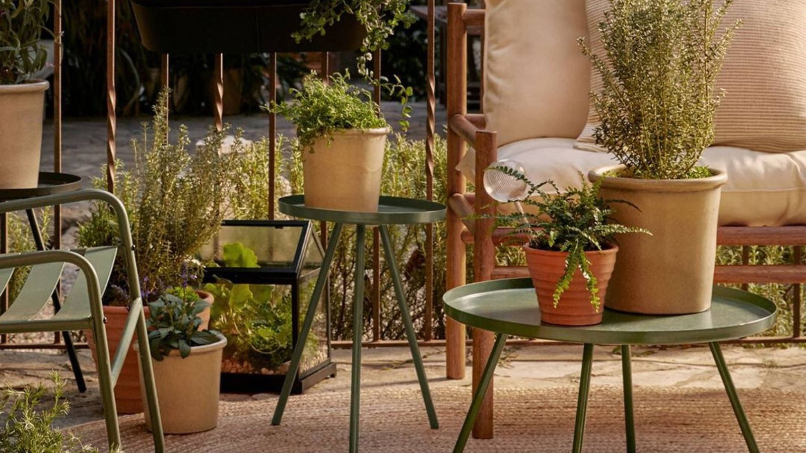 Pensando en darle un aire nuevo a tu terraza? Descubre los 9 artículos de  exterior más vendidos de Ikea