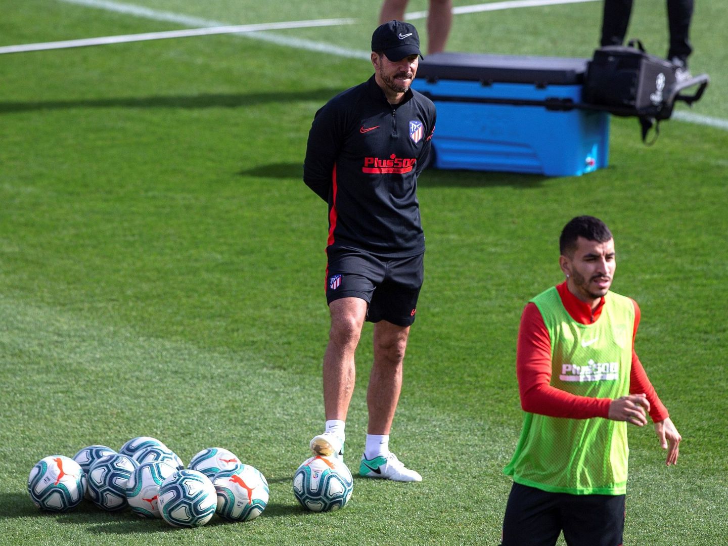 Simeone y Correa, en un entrenamiento el pasado mes de julio (Efe).