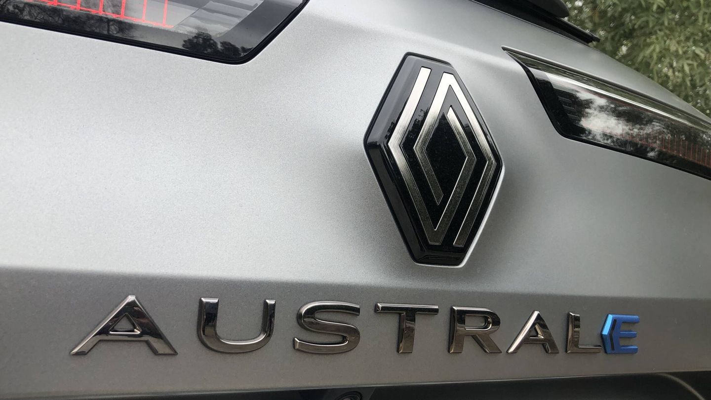 No se llama 'Australe', aunque lo parezca por el emblema trasero del Austral E-Tech Full Hybrid.