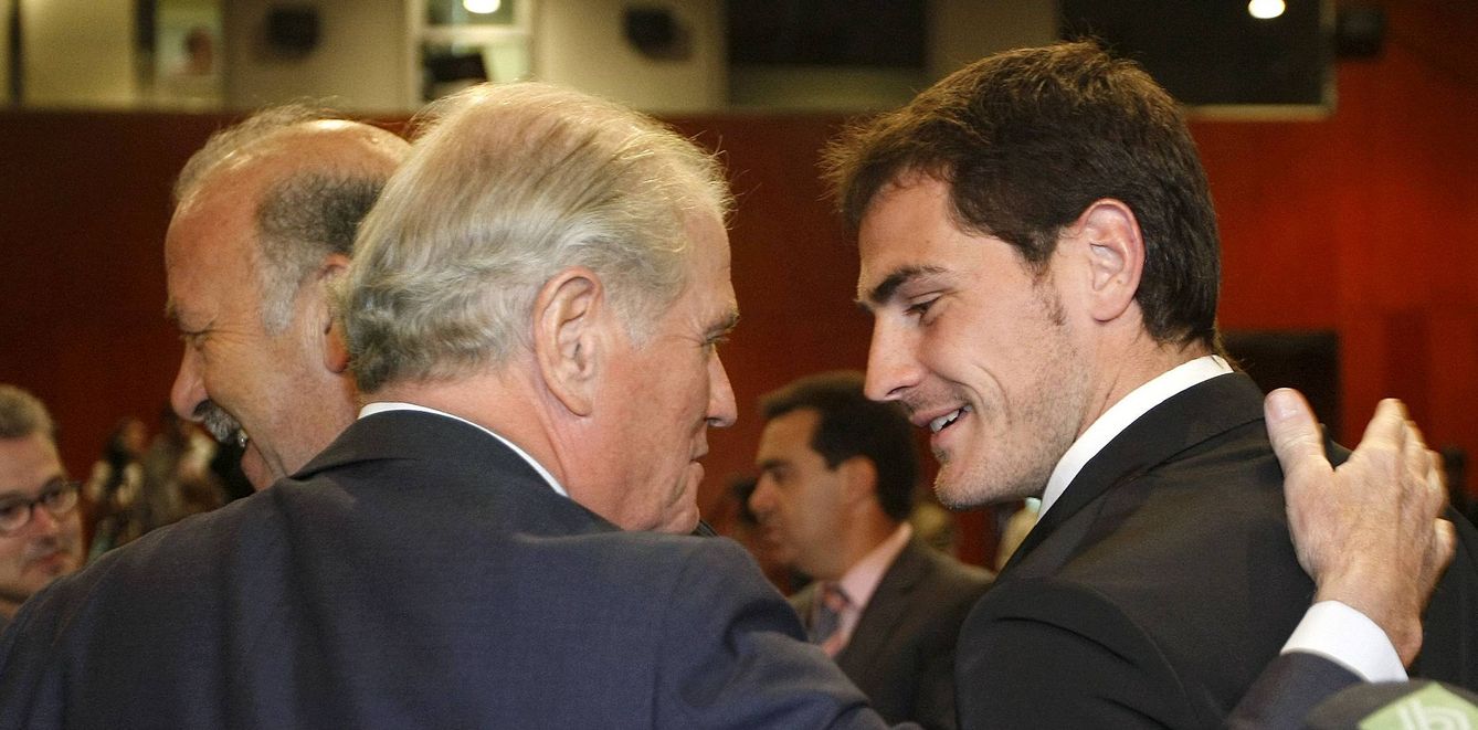 Ramón Calderón saluda a Casillas con Del Bosque al fondo (EFE)