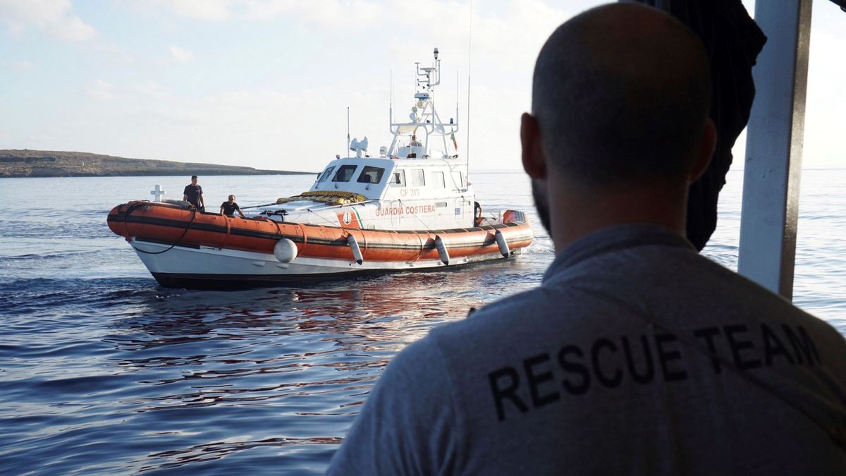 Al menos cuatro muertos por el vuelco de un barco turístico en el lago Maggiore (Italia)