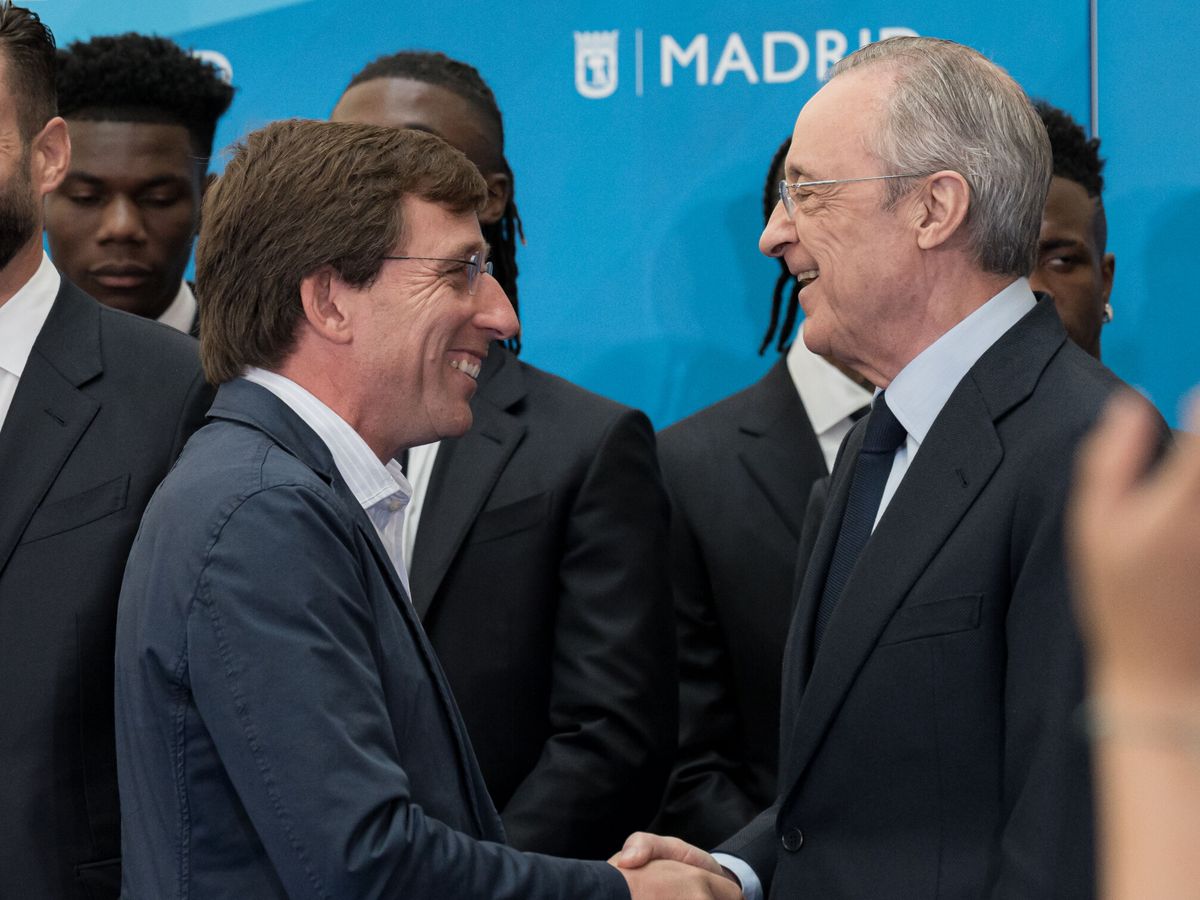 Foto: José Luis Martínez-Almeida y el presidente del Real Madrid, Florentino Pérez. (Europa Press/Diego Radamés) 