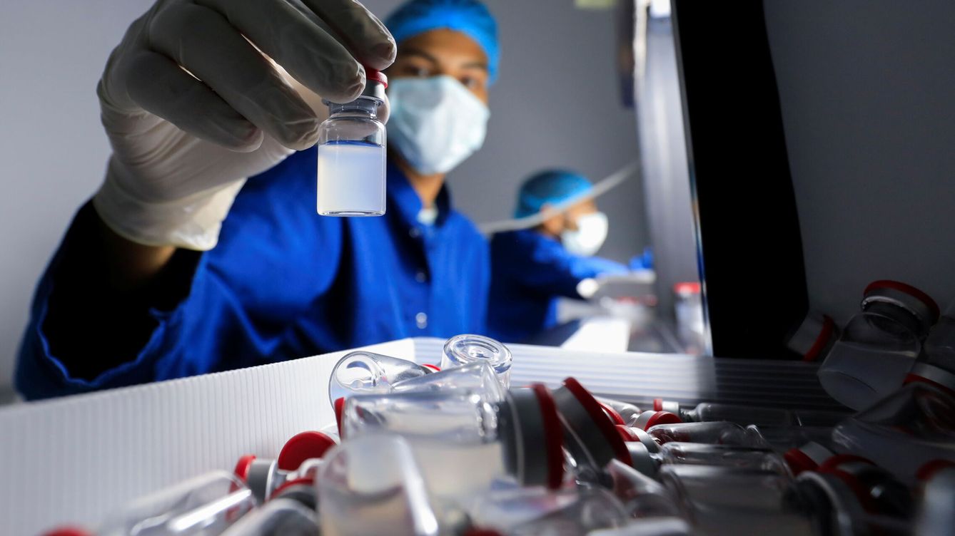 Foto: Fabricación de una vacuna. (Reuters)