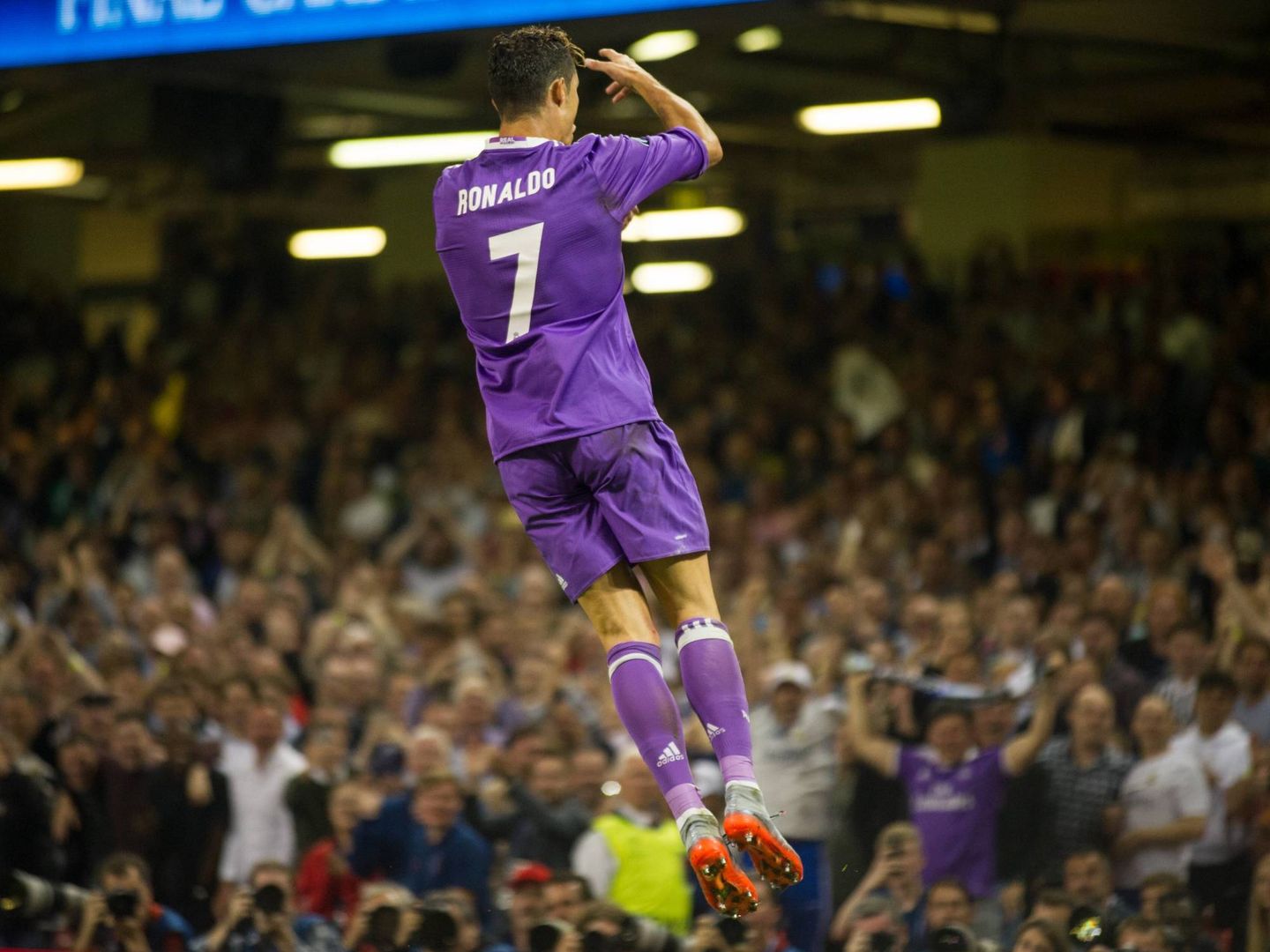Cristiano celebra su primer gol en la final de la Champions. (Reuters)