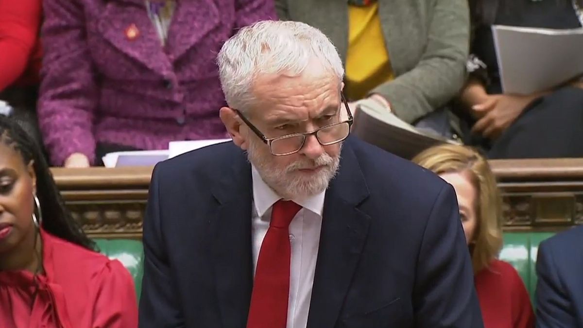 Corbyn pide la cabeza de May: afirma que debe dimitir tras su humillante derrota