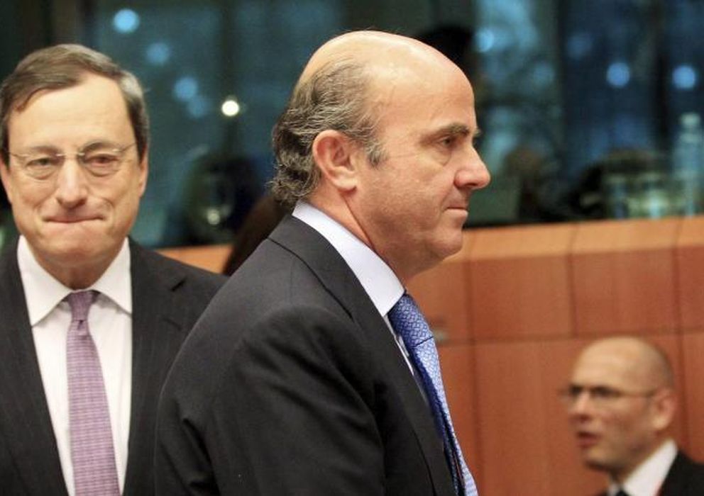 Foto: El ministro de Economía, Luis de Guindos, y el presidente del BCE, Mario Draghi. (Efe)