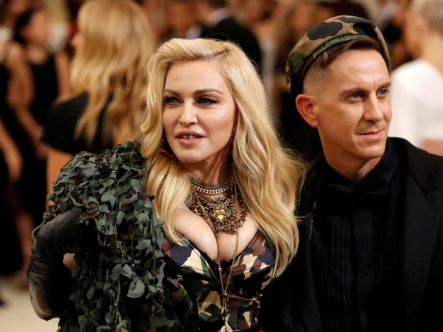 Madonna y el diseñador Jeremy Scott en la Gala MET. (Reuters/Lucas Jackson)