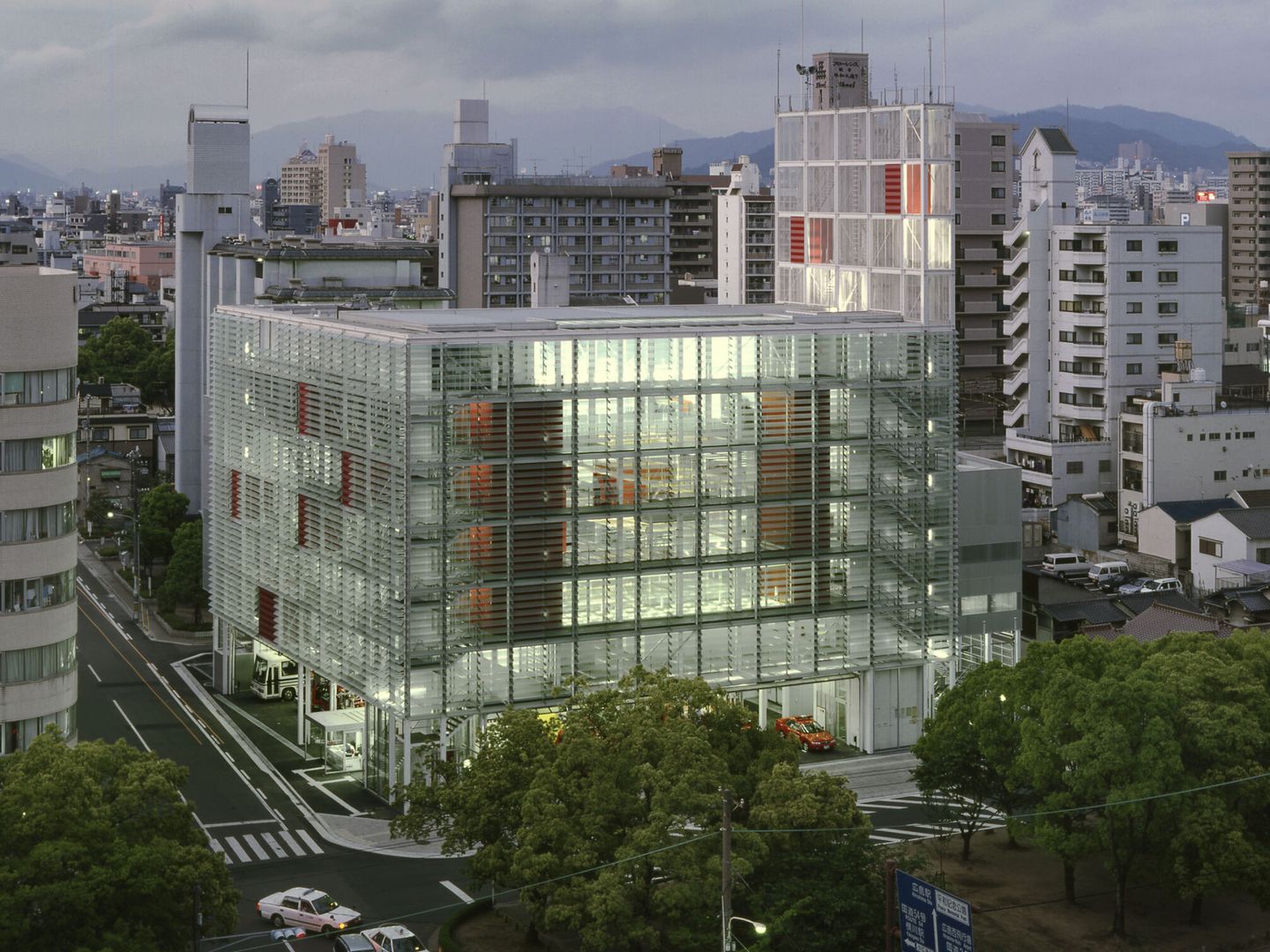 Imagen de la estación de bomberos de Hiroshima, obra del arquitecto japonés Riken Yamamoto. EFE / Tomio Ohashi 