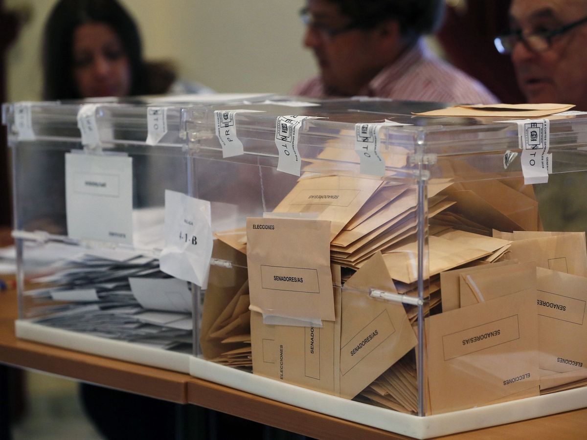 Foto: Foto de archivo de unas urnas de las anteriores elecciones de Andalucía. (EFE)