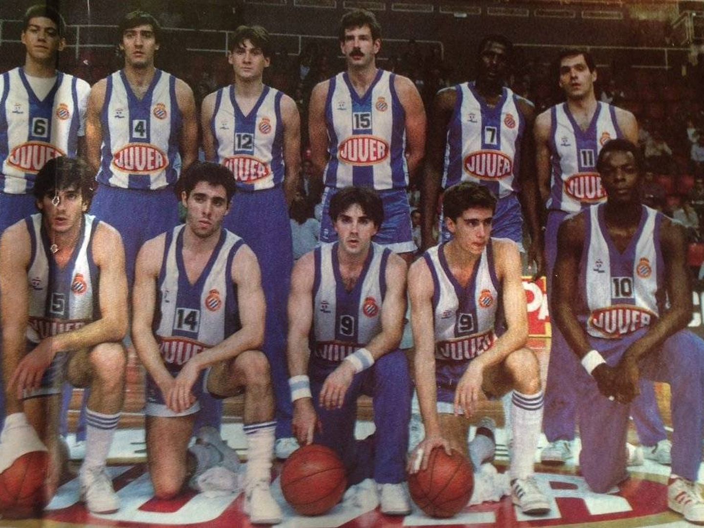 El equipo de baloncesto del RCD Espanyol en 1988. (Foto cedida por Secciones Deportivas del Espanyol)