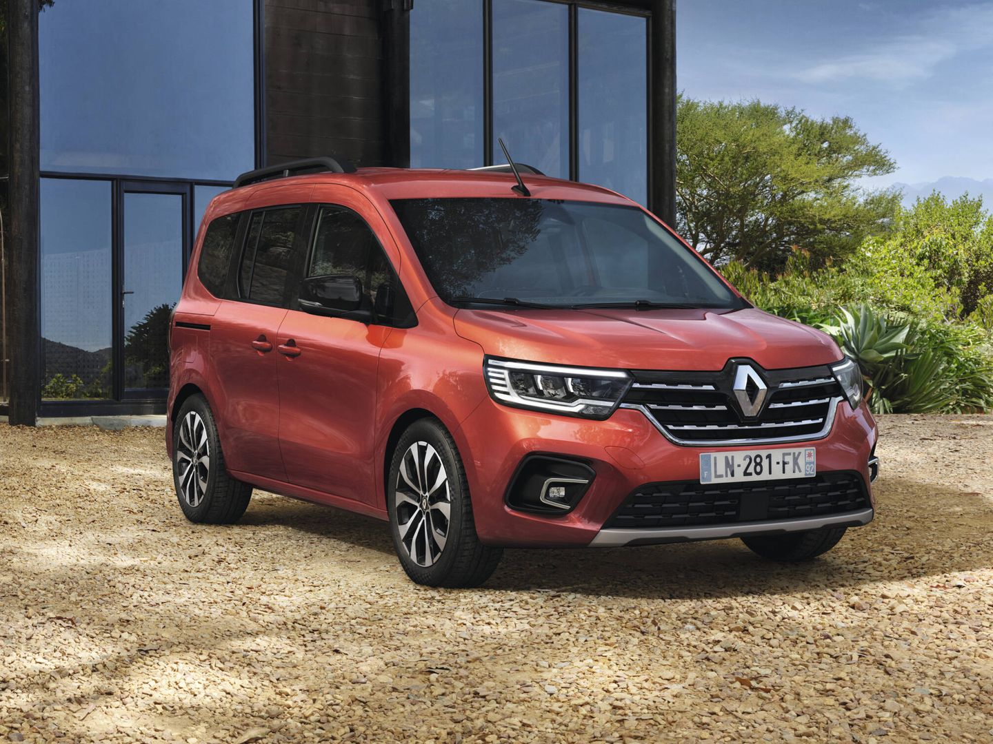 Como representante de los modelos con motor diésel, hemos elegido al austero Renault Kangoo.