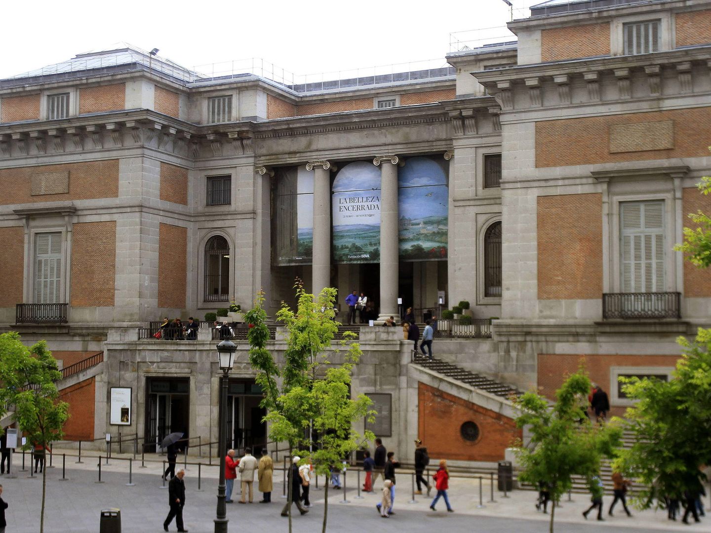 Vista de la entrada principal al Museo del Prado de Madrid.