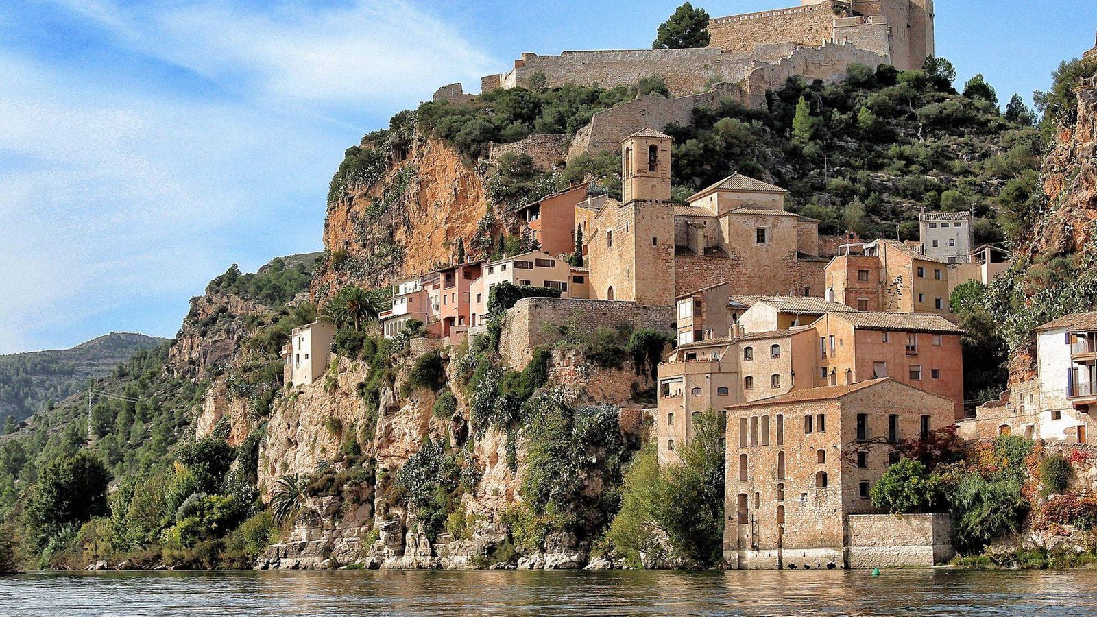 Foto: Miravet te recordará a las Cinque Terre, pero está en Tarragona. (Cortesía Turismo Ribera del Ebro)
