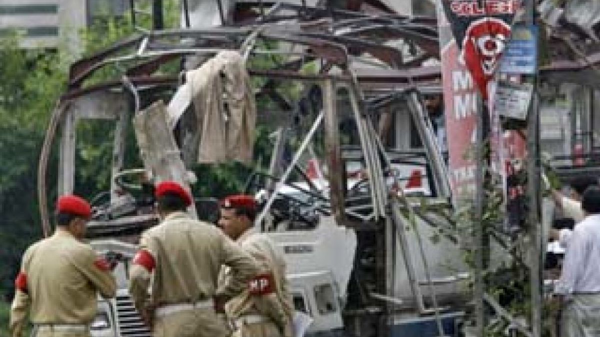 Al menos 31 muertos y 40 heridos al estallar dos bombas cerca de Islamabad