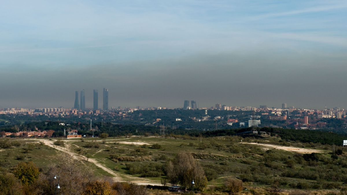 La "boina" gris de Madrid incrementa los malos humos entre Gobierno y ecologistas 
