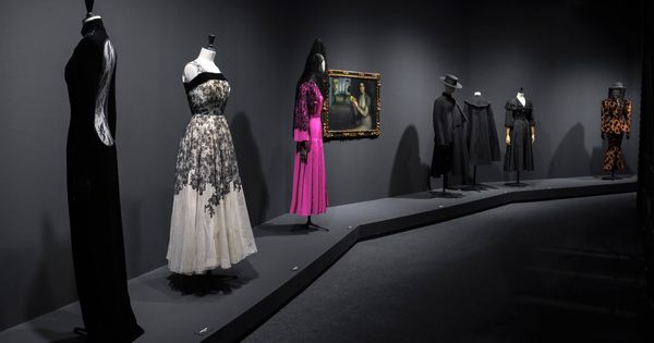 Foto: La moda española y su repercusión internacional concentradas en la exposición 'Modus: a la manera de España'. (Guillermo Gumiel/Comunidad de Madrid)