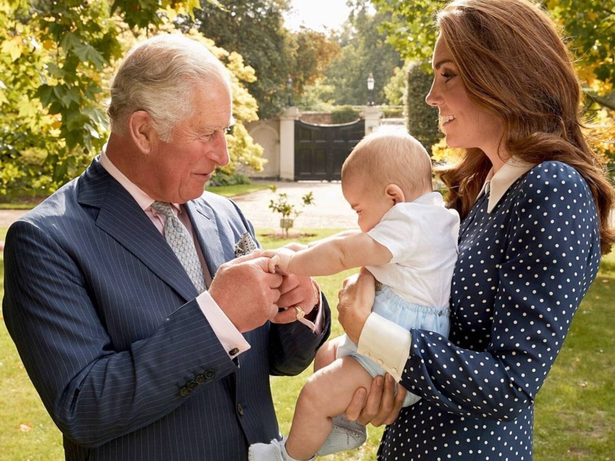 Foto: El príncipe Carlos, con su nieto Louis y Kate Middleton. (Instagram @dukeandduchessofcambridge)