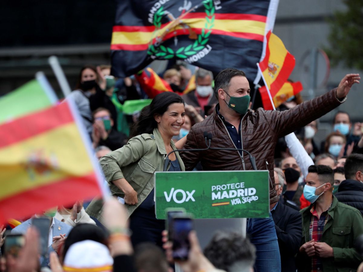 Foto: La candidata de Vox, Monasterio, y el presidente del partido, Abascal. (EFE)