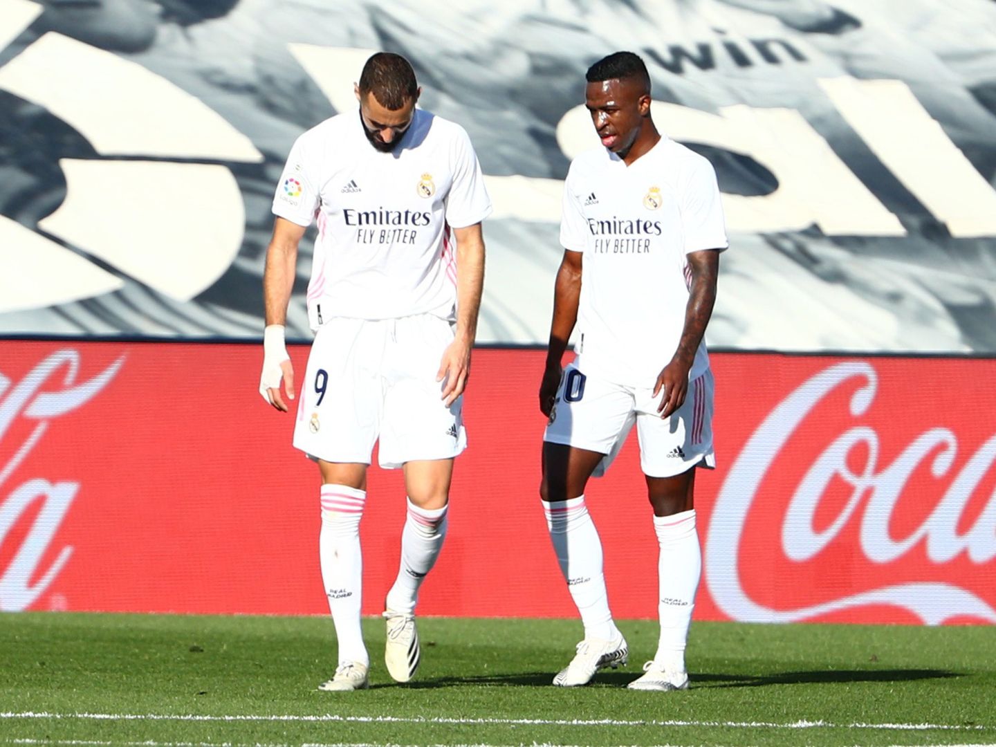 Benzema y Vinicius en el partido del Real Madrid contra el Huesca. (Efe)