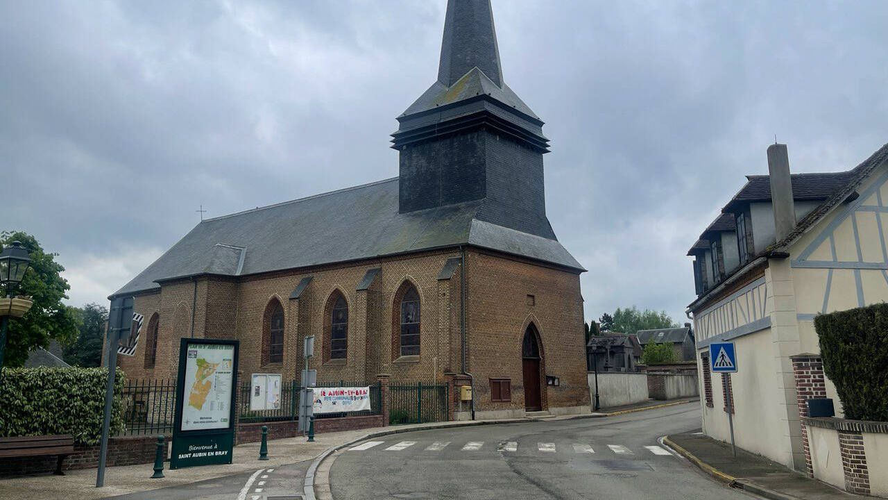 Iglesia de Saint-Aubin-en-Bray. (Enric Bonet)